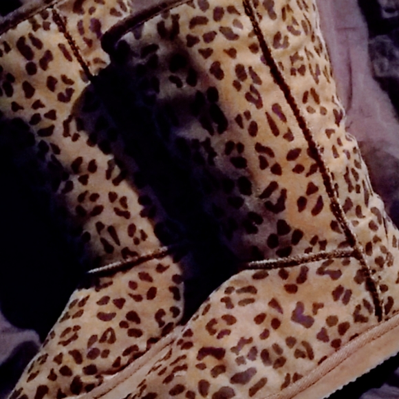 Soda cheetah print tall pull-on boots Size 6/7 - Picture 3 of 8